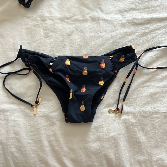 The most adorable Seafolly bikini 🍍 - Picture 5 of 6